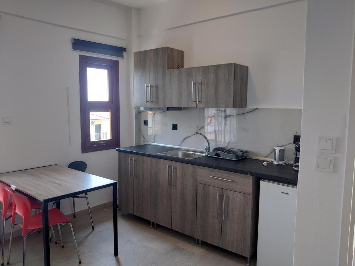 Merida Apartments Mola Kalyva Eksteriør billede