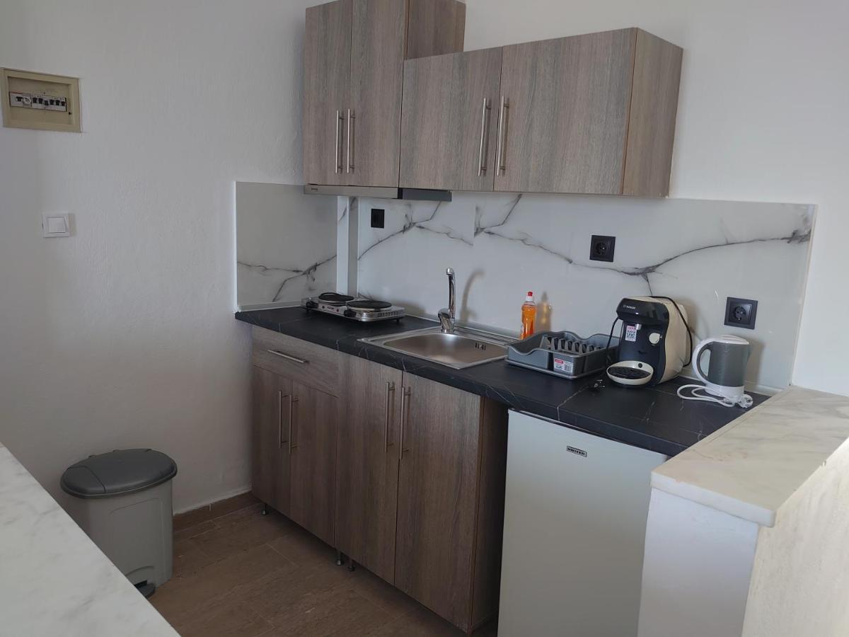 Merida Apartments Mola Kalyva Eksteriør billede