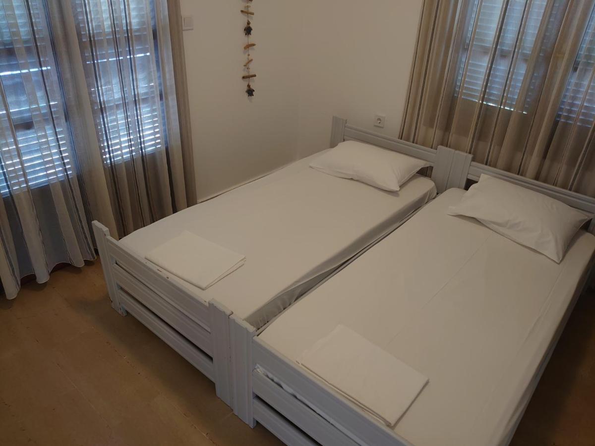 Merida Apartments Mola Kalyva Eksteriør billede