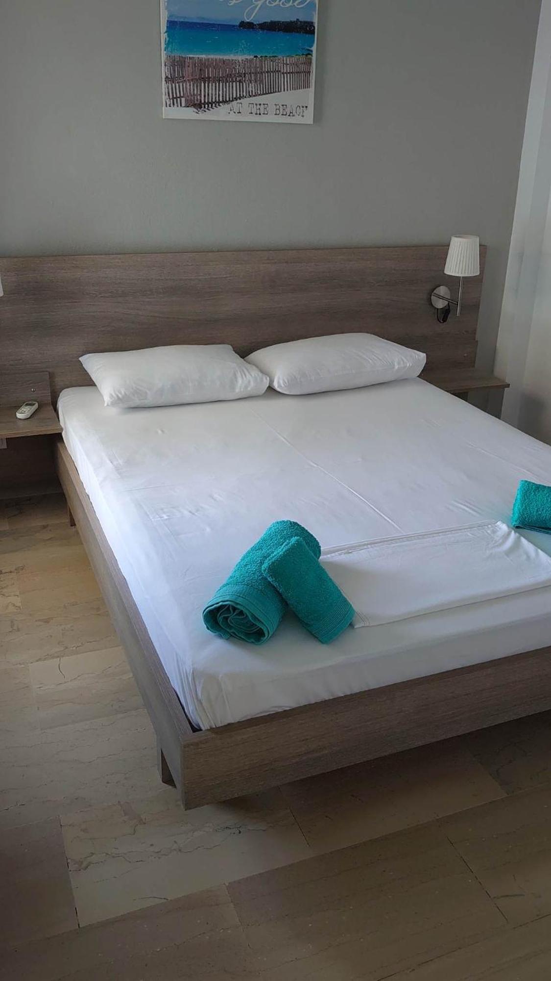Merida Apartments Mola Kalyva Eksteriør billede